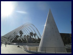 City of Arts and Sciences 025 - L´Umbracle and parking garage